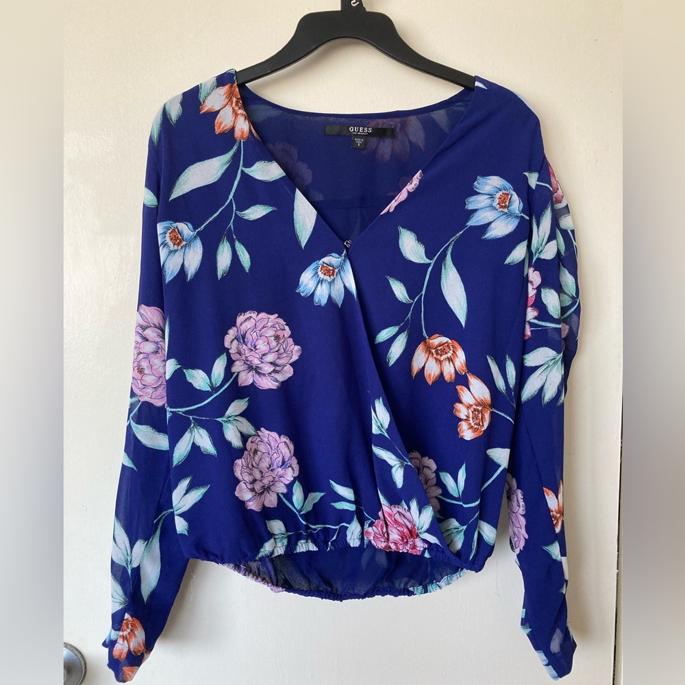 Guess by Los Angeles Blue Floral Blouse. Size small
